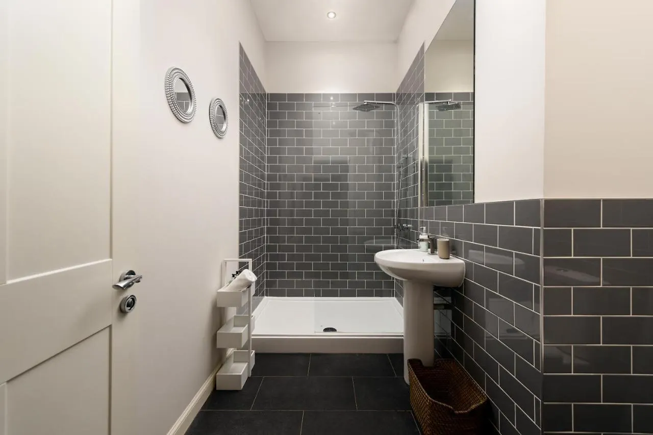 Spacious And Bright 2Bdr 2Ba Apartment  Edinburgh