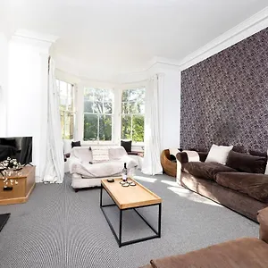 Apartment Joivy Delightful Flat With Parking, Edinburgh